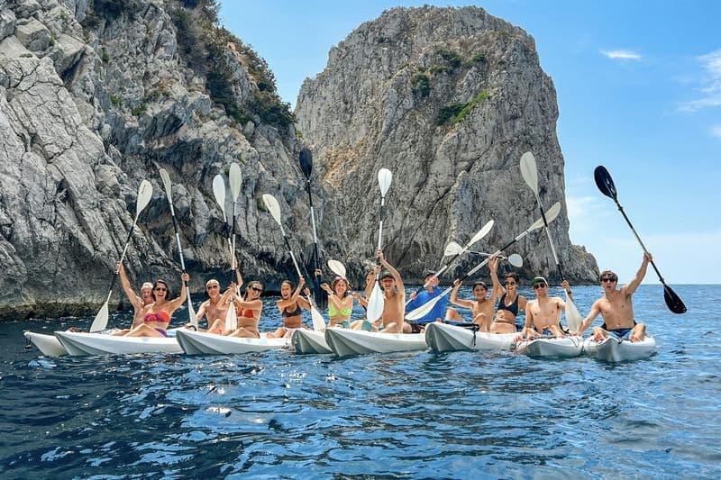 Excursion en kayak à Capri : Grottes et plages
