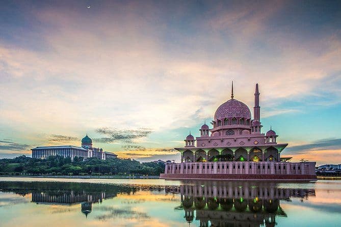 Visite de la ville de Putrajaya avec les grottes de Batu et une croisière touristique