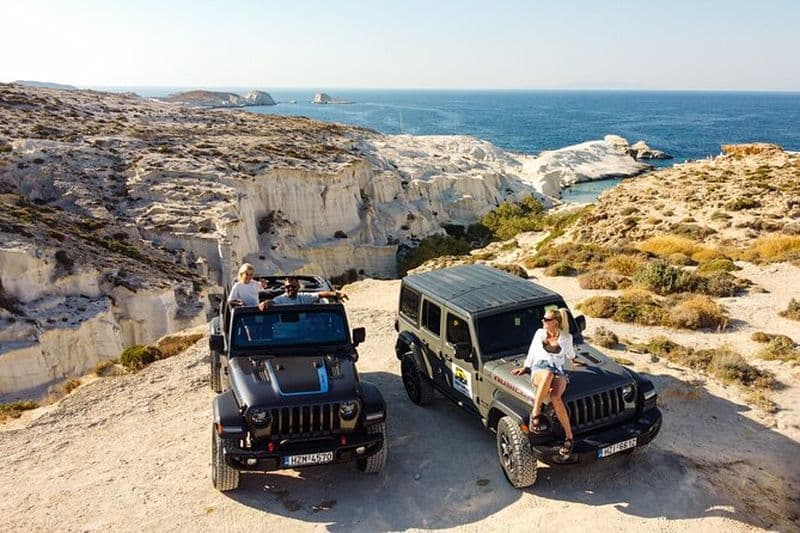 Excursion d'une journée en jeep privée Milos Rubicon avec barbecue et boissons