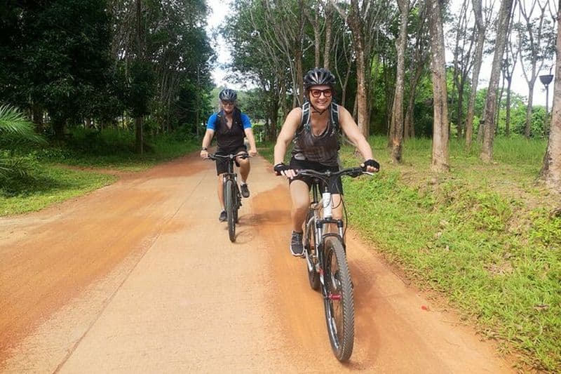 Billet Excursion d'une demi-journée à vélo dans la campagne en petit groupe à Phuket