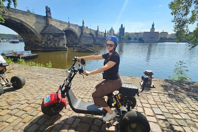 Billet Prague Trike & e-Scooter Tour : Points de vue du château et pont Charles