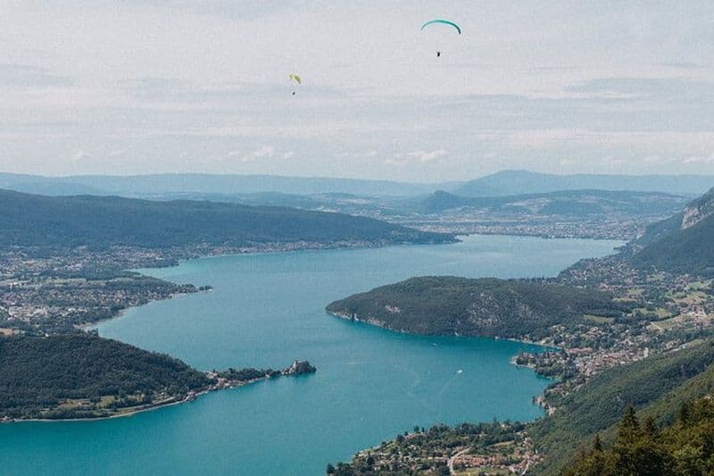 Visite privée à Annecy au départ de Lyon avec dégustation de fromages et options