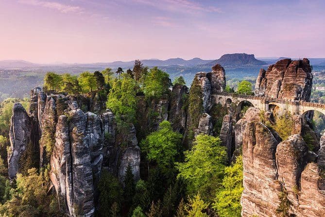 Billet Visite en petit groupe à la journée au départ de Prague : la réserve naturelle du massif gréseux de l’Elbe comprenant le canyon de l’Elbe et le pont de grès de la Bastei