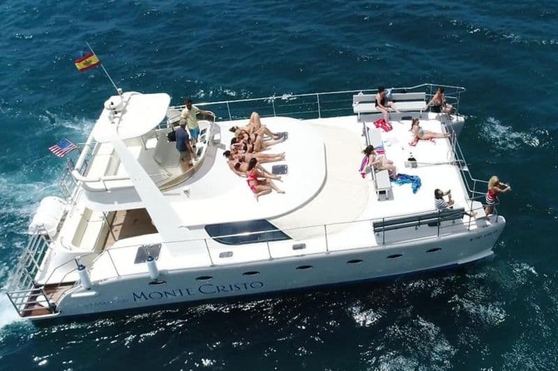 Billet Location de catamaran privé avec transfert, buffet et plongée en apnée