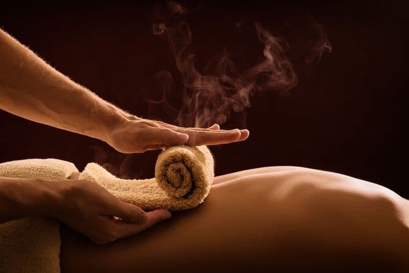 Expérience Privée de Massage Relaxant 2H aux Huiles Essentielles