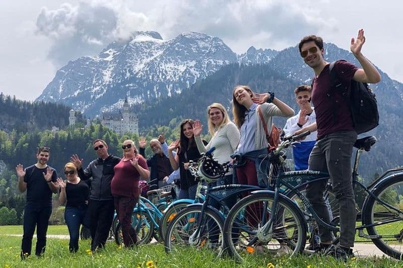 Château de Neuschwanstein en bus incl. Balade à vélo ou Hohenschwangau