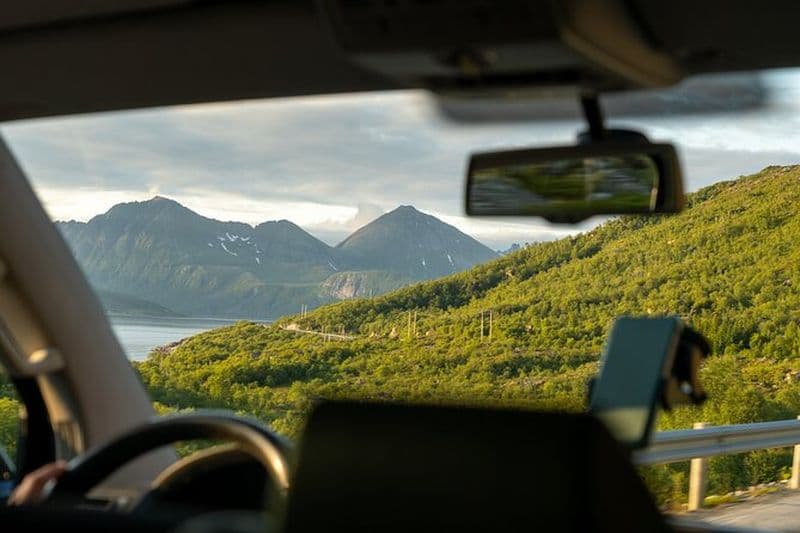 Service de transfert aéroport-hôtel privé jusqu'à 13 personnes