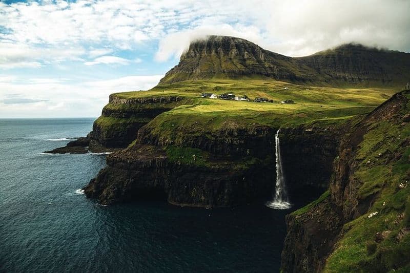 Visite en voiture et randonnée Explorez la cascade de Bøsdalafossur