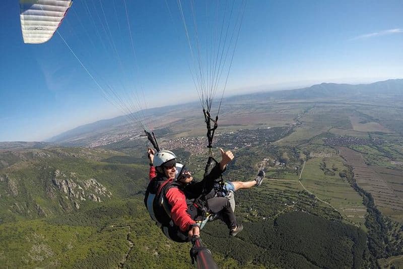 Aventure guidée en parapente d'une journée complète avec déjeuner à Koprivshtica
