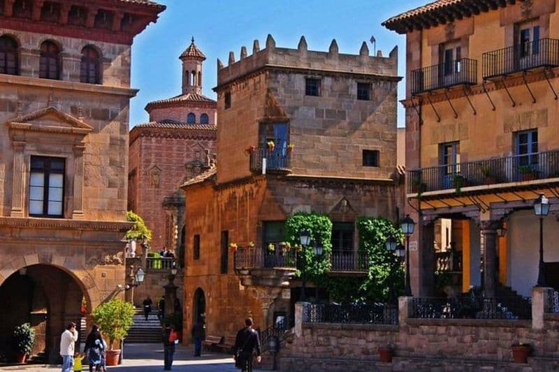 Visite privée Poble Espanyol à Barcelone avec prise en charge et retour