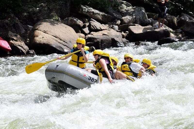 Rafting en eau vive à Lombok et visite de Pura Mayura – Journée complète