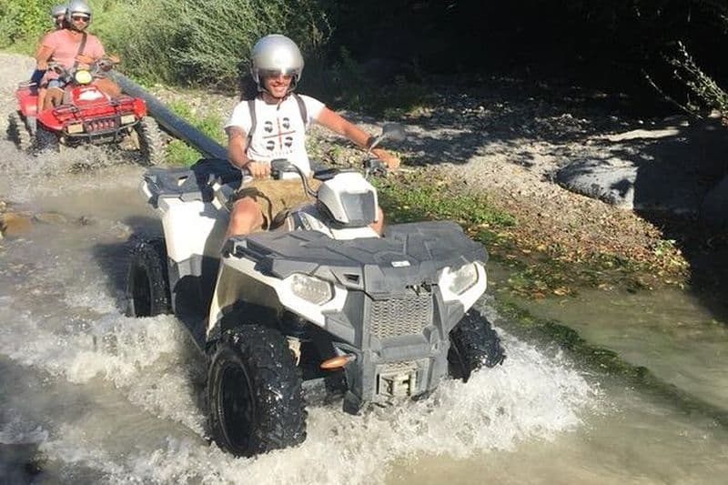 Excursion en quad et canyoning dans les gorges d'Alcantara, riche en adrénaline