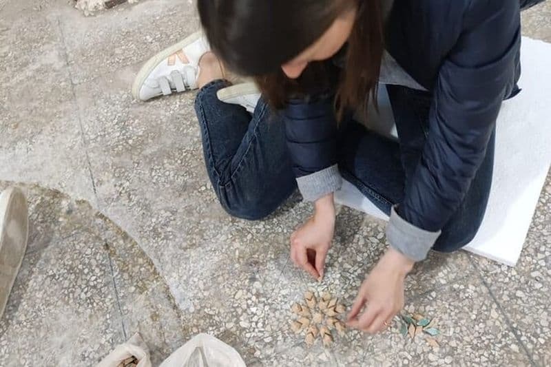 Découvrez la mosaïque et la poterie