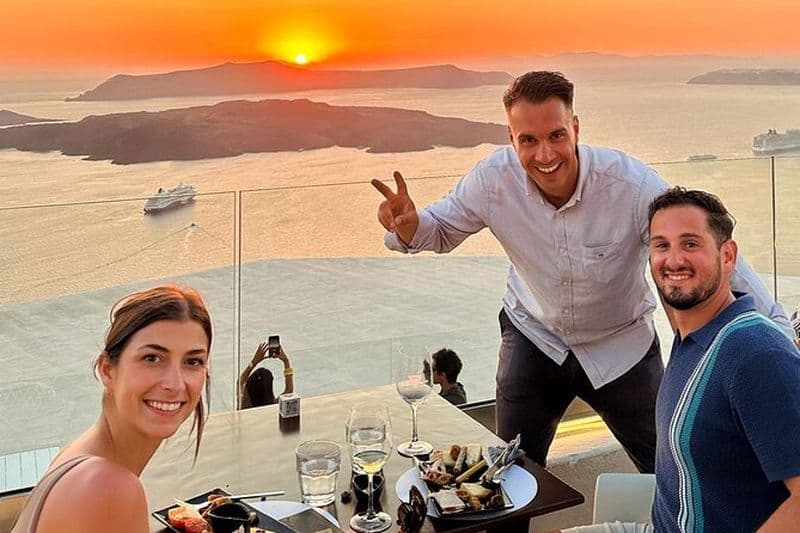 Billet Visite privée des vignobles au coucher du soleil avec 3 établissements vinicoles et tapas