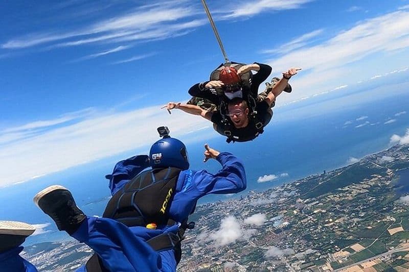 Parachutisme en tandem avec enregistrement vidéo/photo à Pattaya