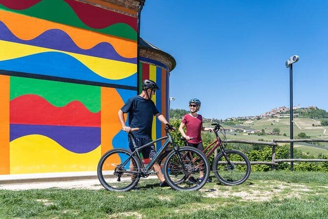 Location de vélos électriques dans les Langhe : Paysages, vins et cuisine.