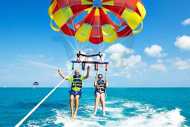 Merveilleuse île aux Cerfs: bateau à moteur, parachute ascensionnel, déjeuner et cascade GRSE