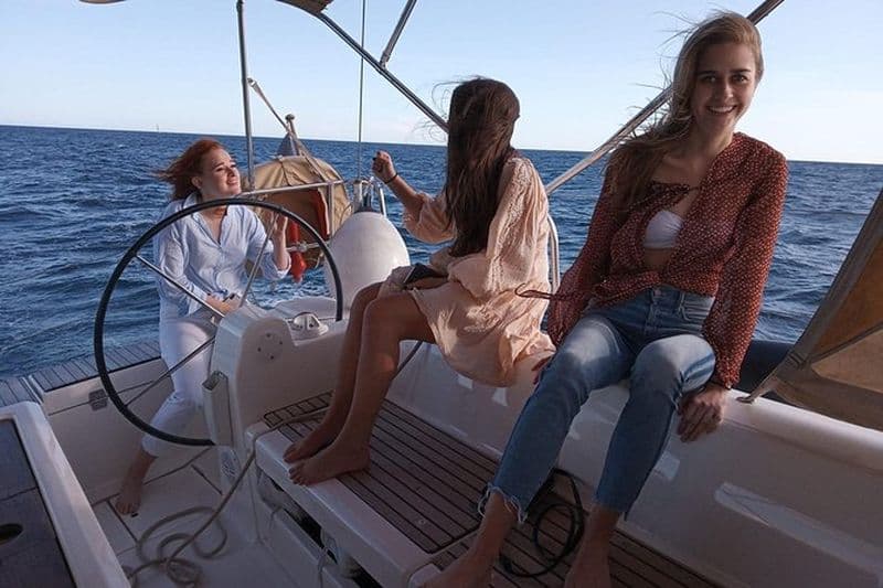 Barcelona Sunset Voile privée avec collations légères et bar ouvert