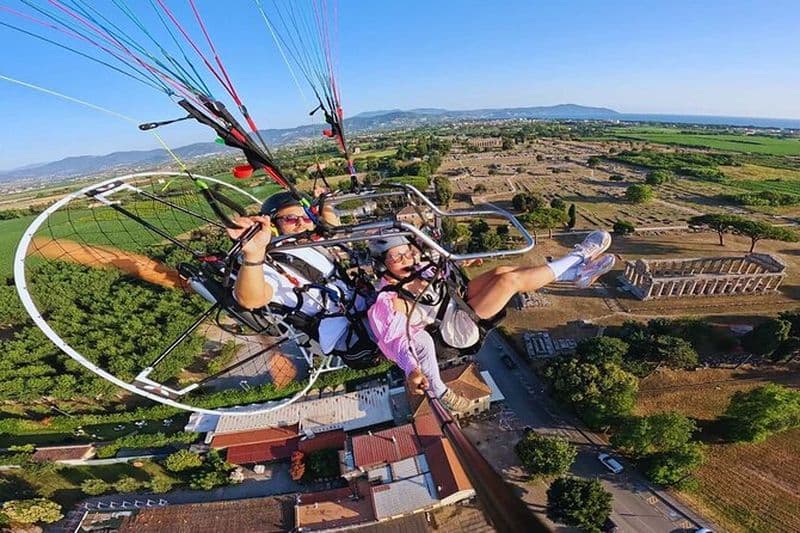 Parapente motorisé au-dessus des temples depuis Paestum