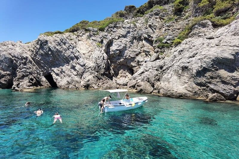 Location de bateau sans chauffeur à Dubrovnik pouvant accueillir jusqu'à 6 personnes