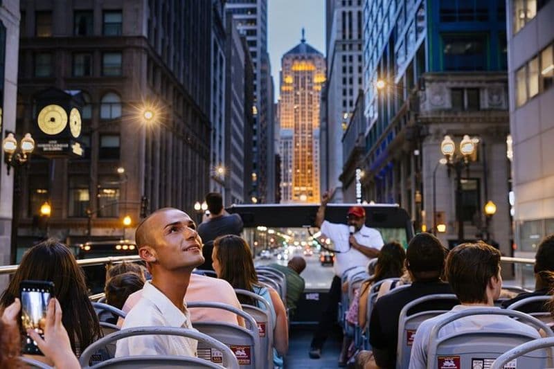 Big Bus Chicago : visite au coucher du soleil en bus à toit ouvert avec guide en direct