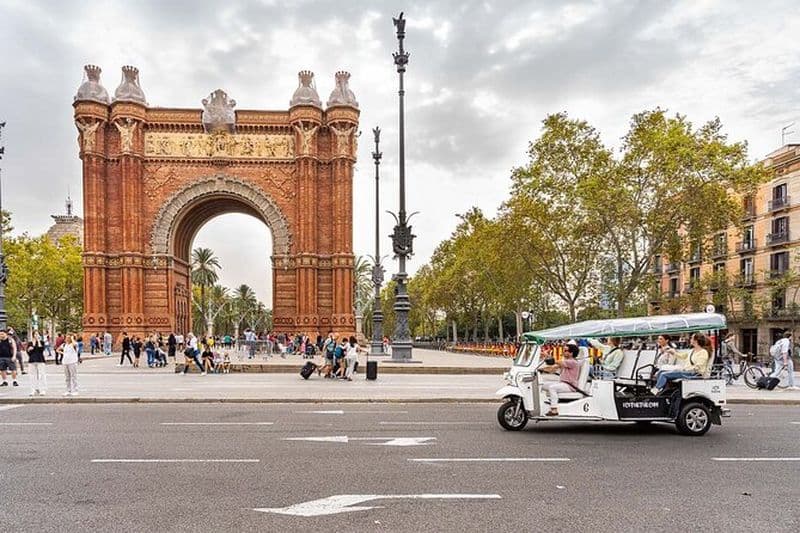 Visite experte de Barcelone en Eco Tuk Tuk privé