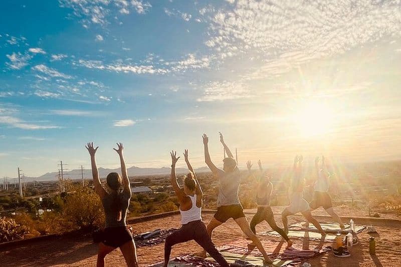 Réveillez-vous avec le désert : Sunrise Yoga Experience