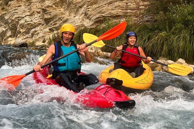Visite guidée en kayak à travers des rivières pittoresques en Grèce