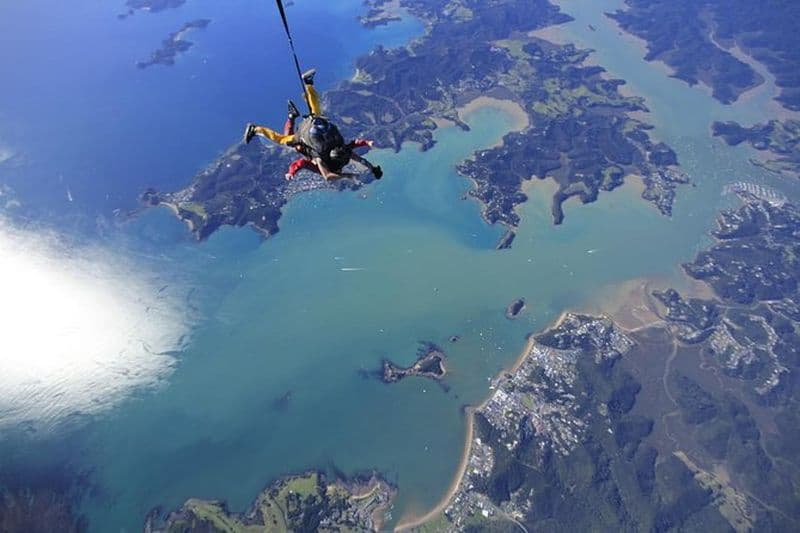 Baie des Îles : saut en parachute de 12 000 pieds