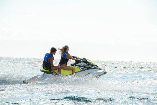 Forfait sports nautiques à Tenerife avec 40 min. Jet ski et parachute ascensionnel pour 2 personnes