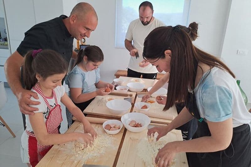 Billet Cours de cuisine de pâtes faites à la main avec un chef italien au Monténégro