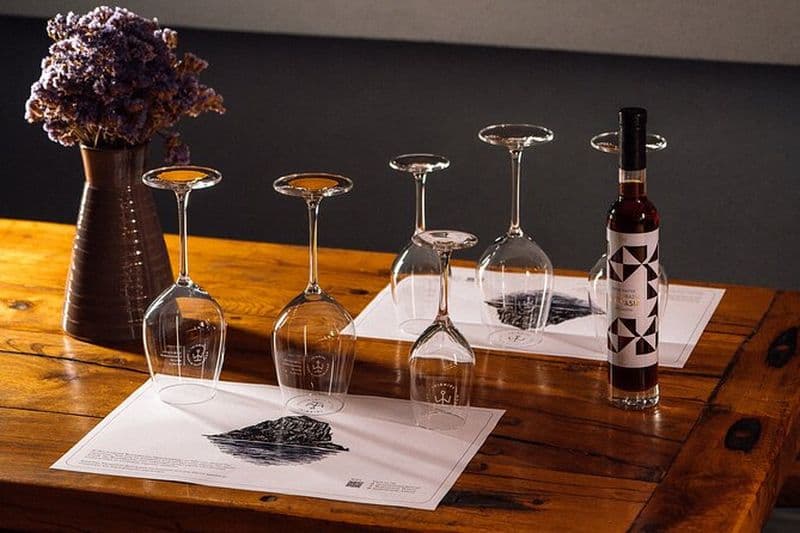 Dégustation de vin et histoire des cépages autochtones de Monemvasia