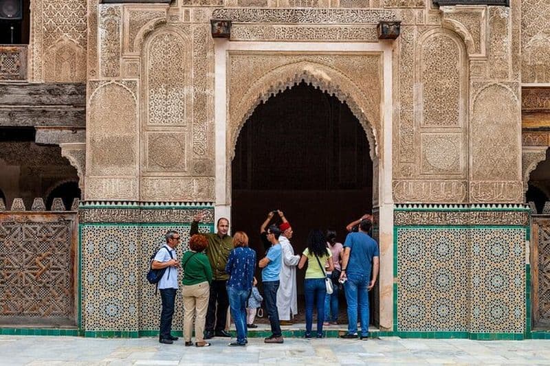 Fès : Palais royal, médersa, tannerie et souks et visite de la médina