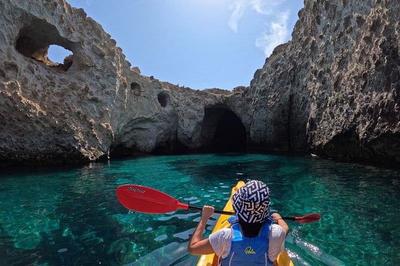 Excursions enchanteresses en kayak semi-privées à Milos