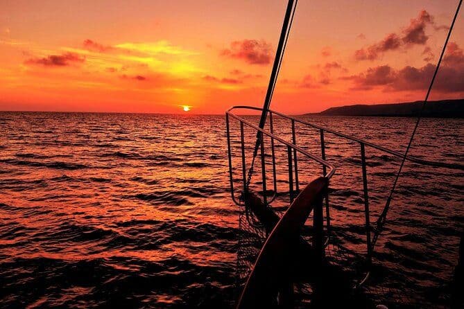Croisière au coucher du soleil sur Queen Bee avec arrêts baignade et dîner