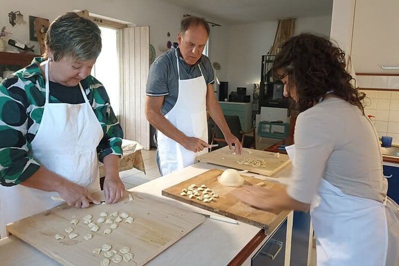 Ostuni : cours de cuisine avec une famille locale à la campagne
