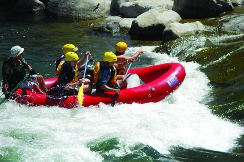 Excursions en rafting ou en kayak sur la rivière Truckee au départ de Reno