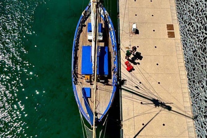 Coucher de soleil à la voile et buffet et vins de Provence