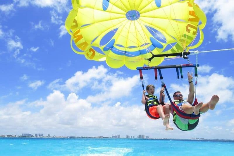 Parachutisme en mer des Caraïbes à Cancún