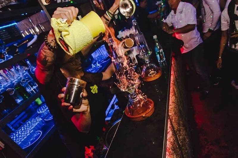 Disco Tours en voiture privée, meilleurs bars et rooftops