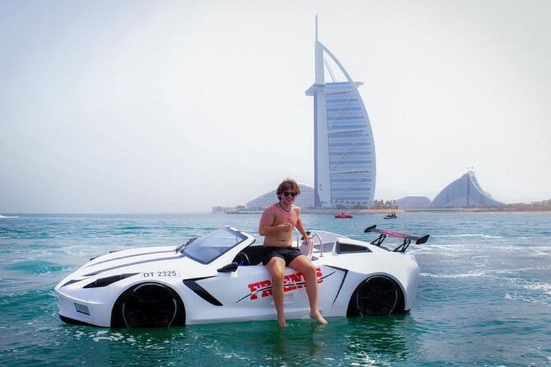 Promenade privée en jet car de 30 minutes et wake board de 30 minutes à Dubaï