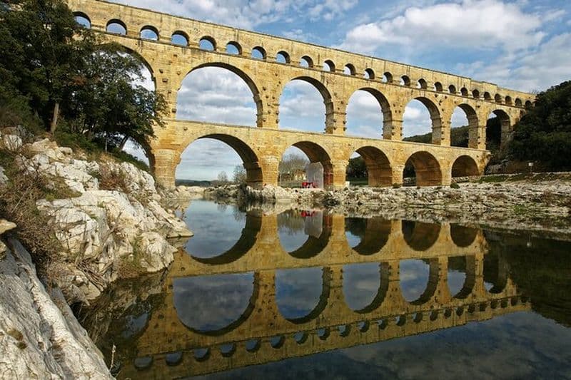 Excursion en petit groupe dans les Alpilles, à Arles et au pont du Gard au départ d'Avignon