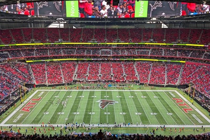 Match de football des Falcons d'Atlanta au Mercedes Benz Stadium