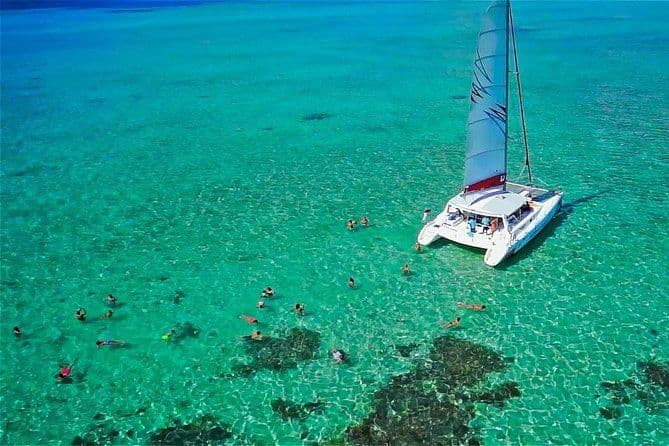 Catamaran à Ile aux Cerf avec parachute ascensionnel, métro et déjeuner