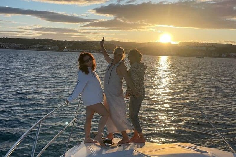 Aventure en bateau avec les dauphins et la mer sur la côte de Manilva