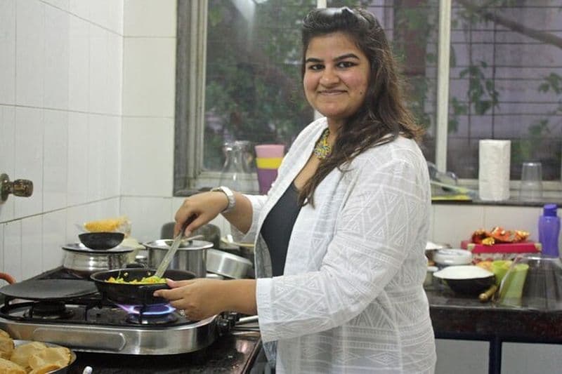 Cours de cuisine indienne végétarienne à Dubaï dans une maison locale