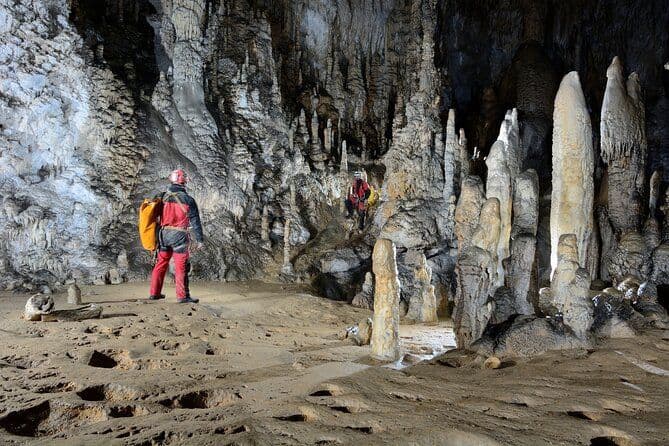 Demi-journée de spéléologie à Cueva de Coventosa en Cantabrie