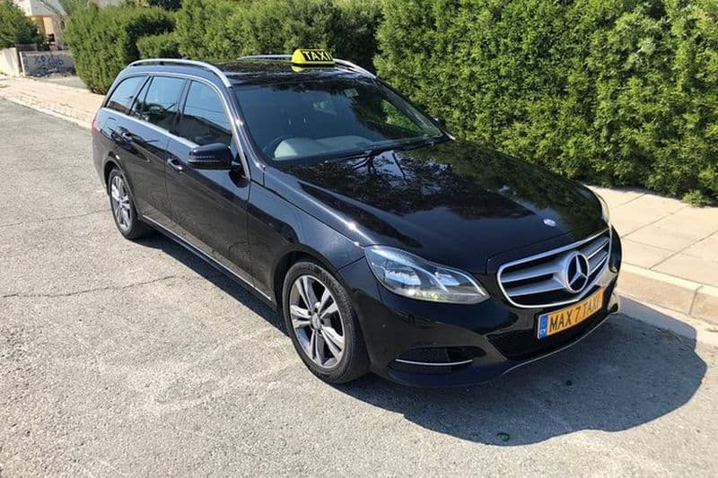 Billet Transfert privé d'Ayia Napa à l'aéroport de Larnaca avec taxi