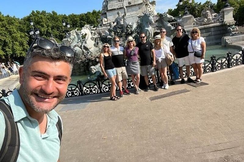 Visite privée à pied de Bordeaux avec La Cité du Vin et un Canelé