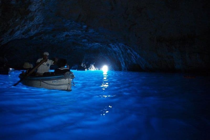 Excursion d'une journée en bateau en petit groupe Capri Blue Grotto au départ de Sorrente